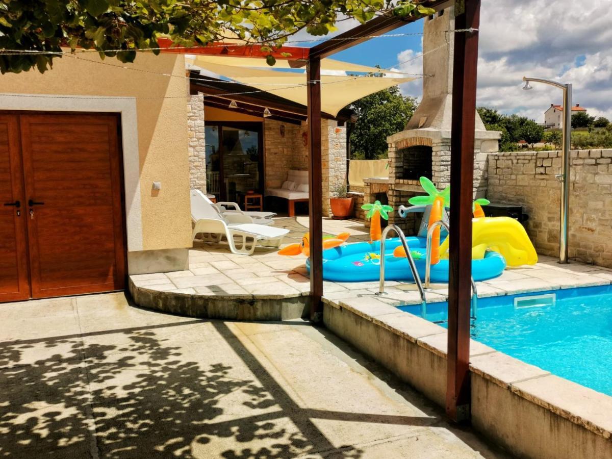 Luxury Apartment Alba With Pool Канфанар Екстер'єр фото