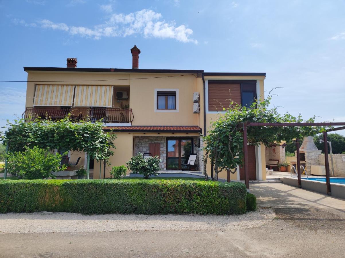 Luxury Apartment Alba With Pool Канфанар Екстер'єр фото