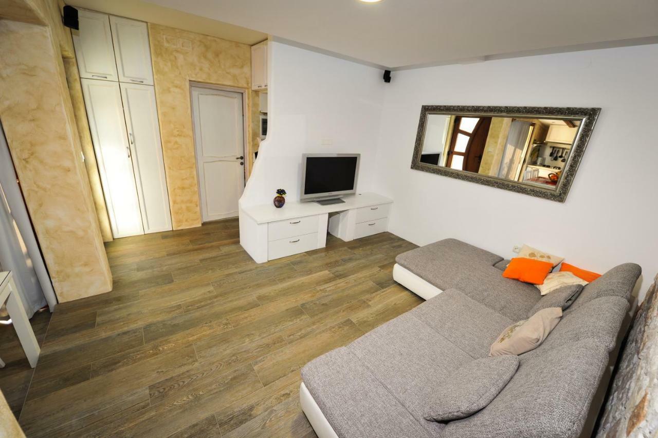 Luxury Apartment Alba With Pool Канфанар Екстер'єр фото